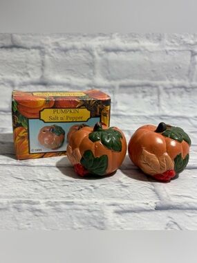 Vintage 1995 Magic Creations hand painted pumpkin salt and pepper shakers